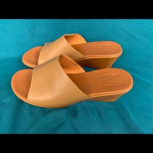 MONDI Tan Wedges